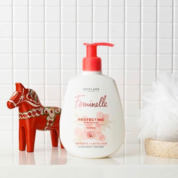 feminelle-protecting-intimate-wash-cranberry-2 feminelle-protecting-intimate-wash-cranberry-2