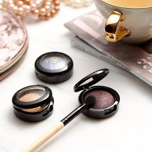 giordani-gold-marbleised-eye-shadow-1
