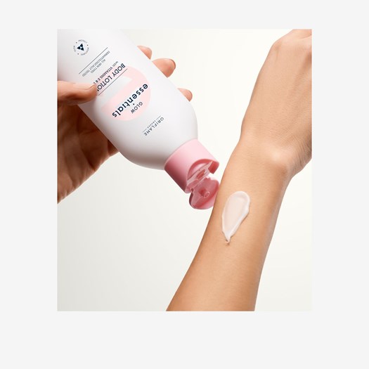sua-duong-the-glow-essentials-body-lotion-with-vitamins-e-b3-43907-oriflame-3 sua-duong-the-glow-essentials-body-lotion-with-vitamins-e-b3-43907-oriflame-3